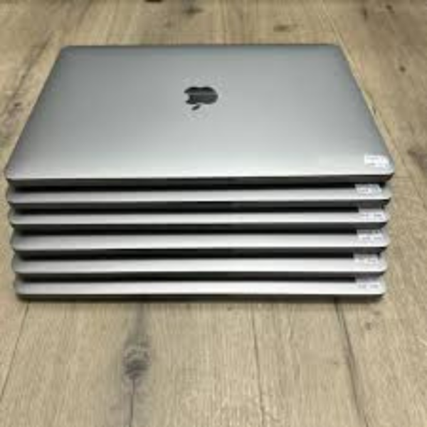 MacBook  Pro 2017 Core i7 16GB RAM 256GB SSD Laptop(Ex UK)